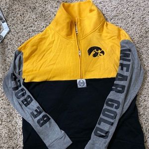VS Hawkeyes quarter zip sweatshirt!